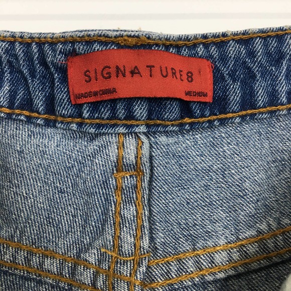 Signature8 high rise distressed cut off denim jean shorts Size Medium - Picture 2 of 3